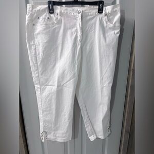 EUC Hearts of Palm White Jeans with stretchy waist band size 16 inseam 23”
